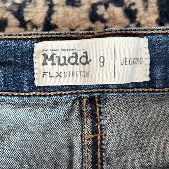 Mudd Stretch Distressed Jeggings - Picture 3 of 4